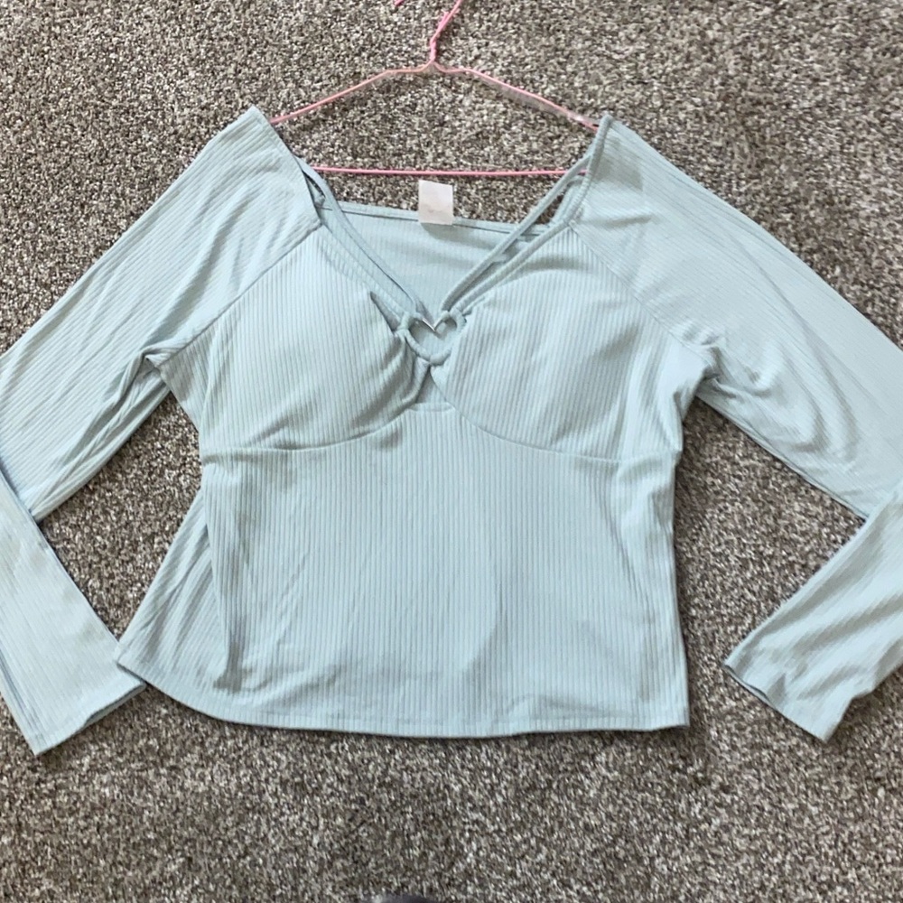 No Boundaries Light Blue Heart Detail Women's Blouse - Picture 2 of 4